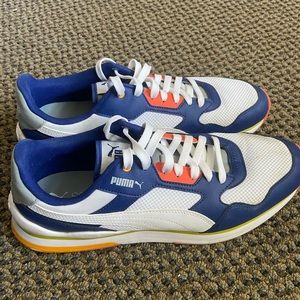 PUMA Sneakers